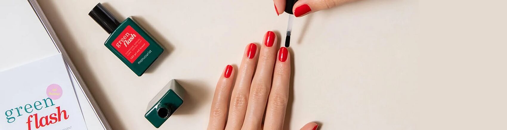 Visuel article de blog sur la pose de vernis semi-permanent de la marque Manucurist