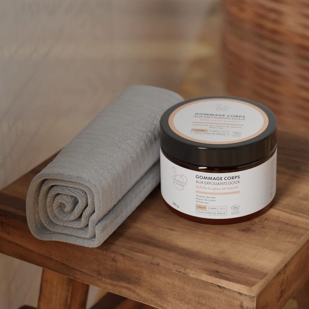 gommage composé de graines de chia, de sel de mer et de pépins de raisin.
