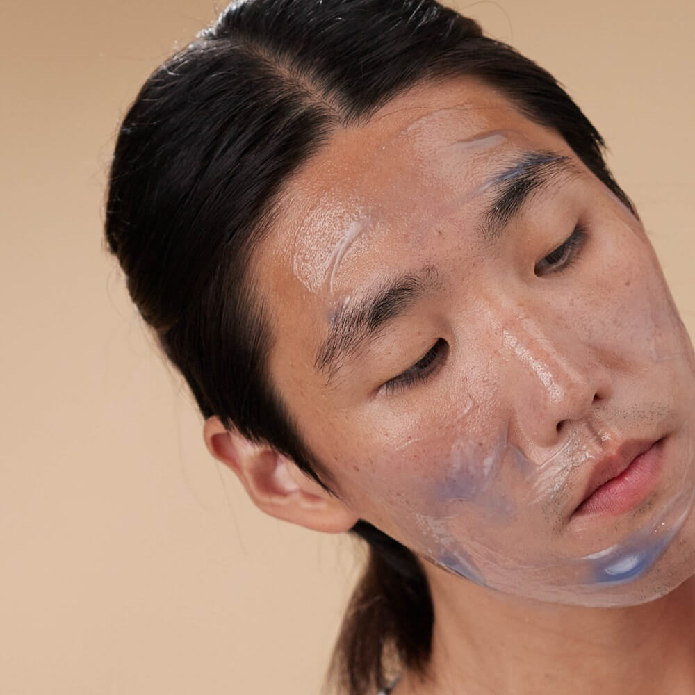 application du masque anti-soif sur visage absolution