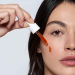 application sur le visage du sérum bonne mine
