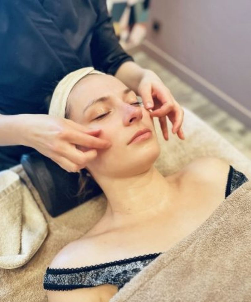 Exemple d'un soin visage avec des mouvements Kobido chez Mademoiselle Biloba à Lille