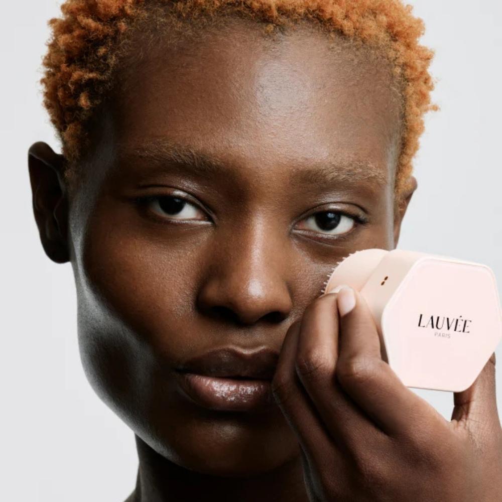 Application Brosse nettoyante visage L1 rose Lauvée Paris