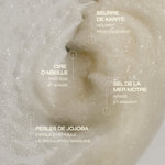Composé de beurre de karité, perles de jojoba, sel de la mer morte et cire d'abeille