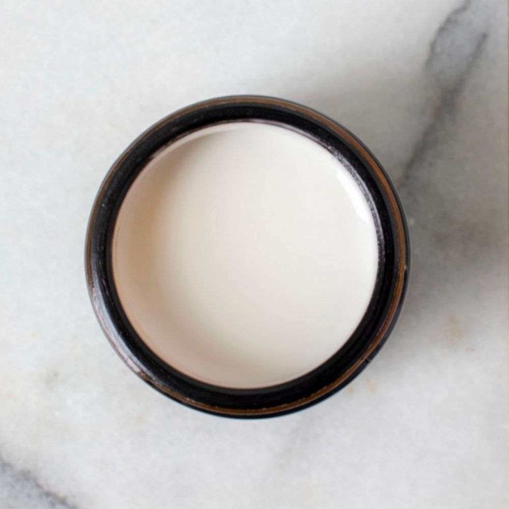 Texture de la Crème lactée bonne nuit Bioflore, crème de nuit réparatrice et apaisante