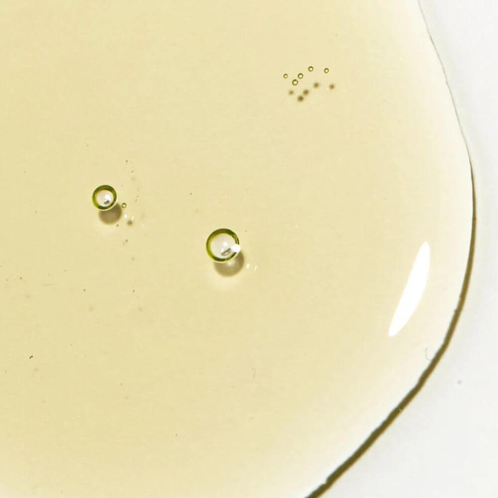 Huile démaquillante Novexpert aux 5 omégas texture