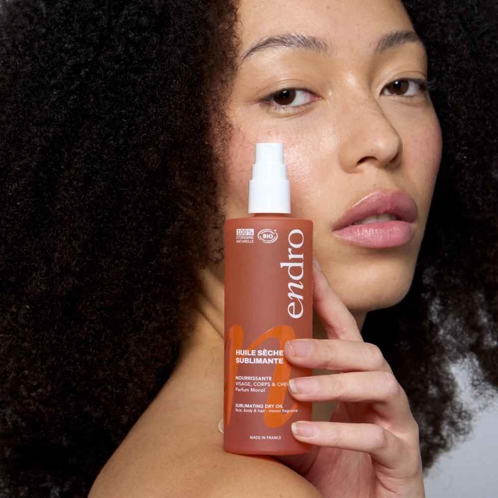 Huile légère sans fini gras pour tous les types de peaux et de cheveux