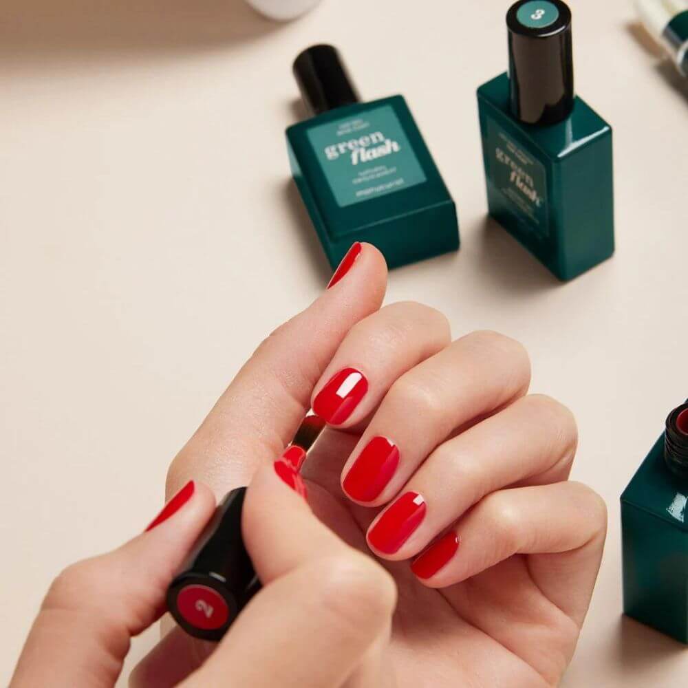 application vernis green flash manucurist teinte poppy red