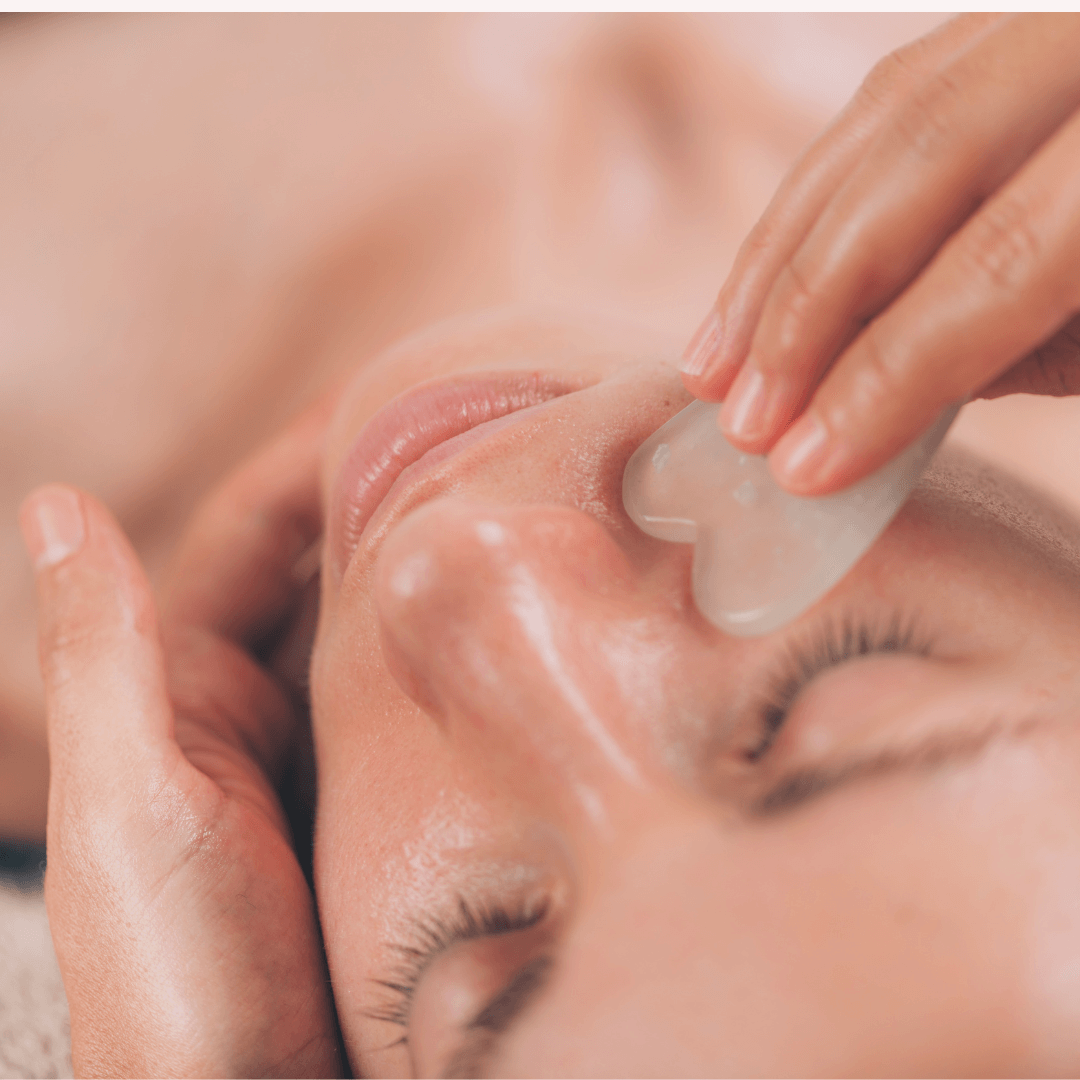 massage du visage kobido avec gua sha 