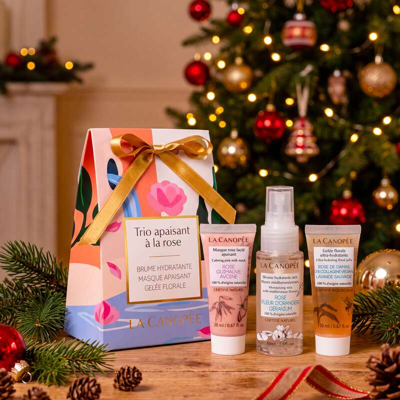 Coffret de Noël Trio apaisant à la rose La Canopée au pied du sapin décoré
