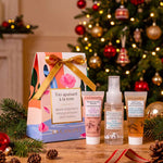 Coffret de Noël Trio apaisant à la rose La Canopée au pied du sapin décoré