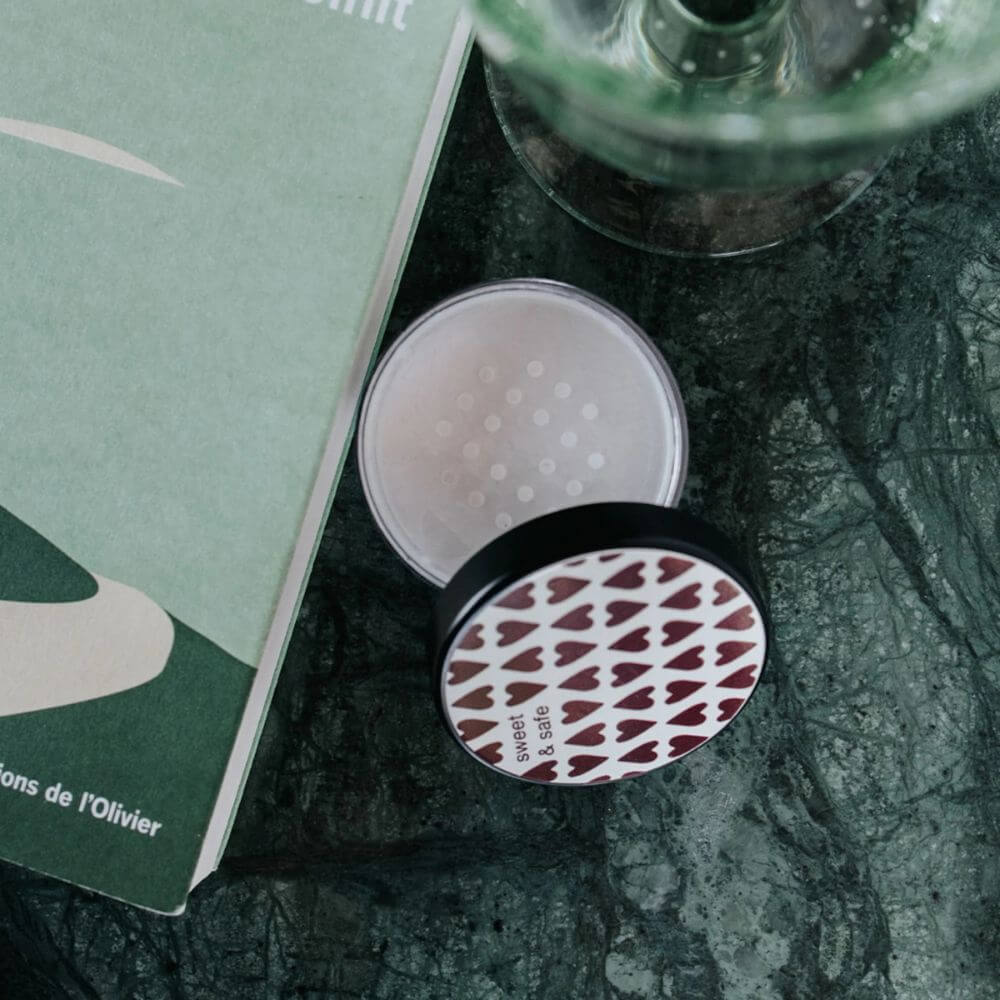 photo lifestyle de la poudre sweet & safe Absolution