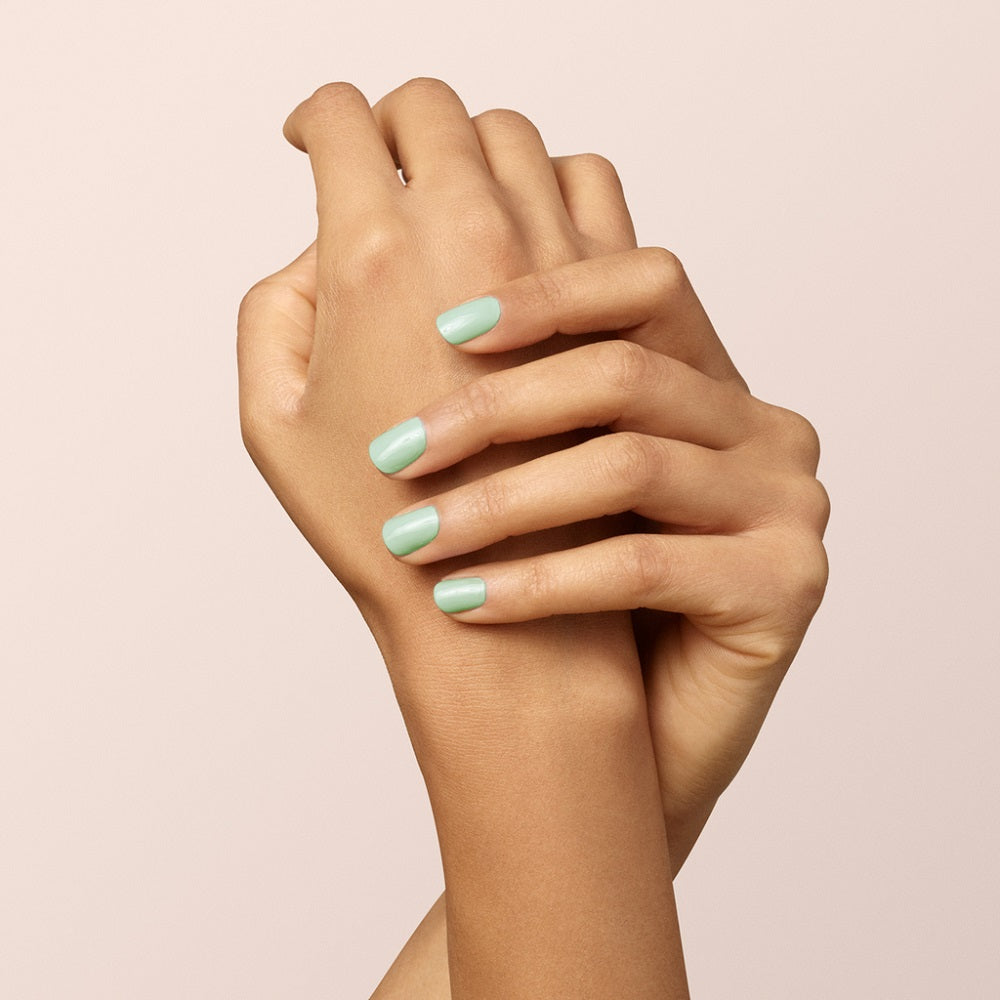 mint manucurist sur les ongles