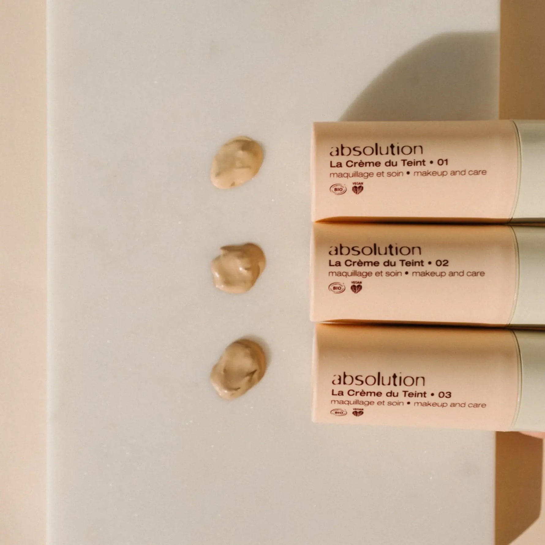 comparatif des teintes de la crème du teint absolution