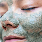 oden masque purifiant sur visage de femme