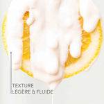 Texture légère et fluide du fluide matifiant Sebo-Regul Oolution, soin bio pour peau mixte à grasse