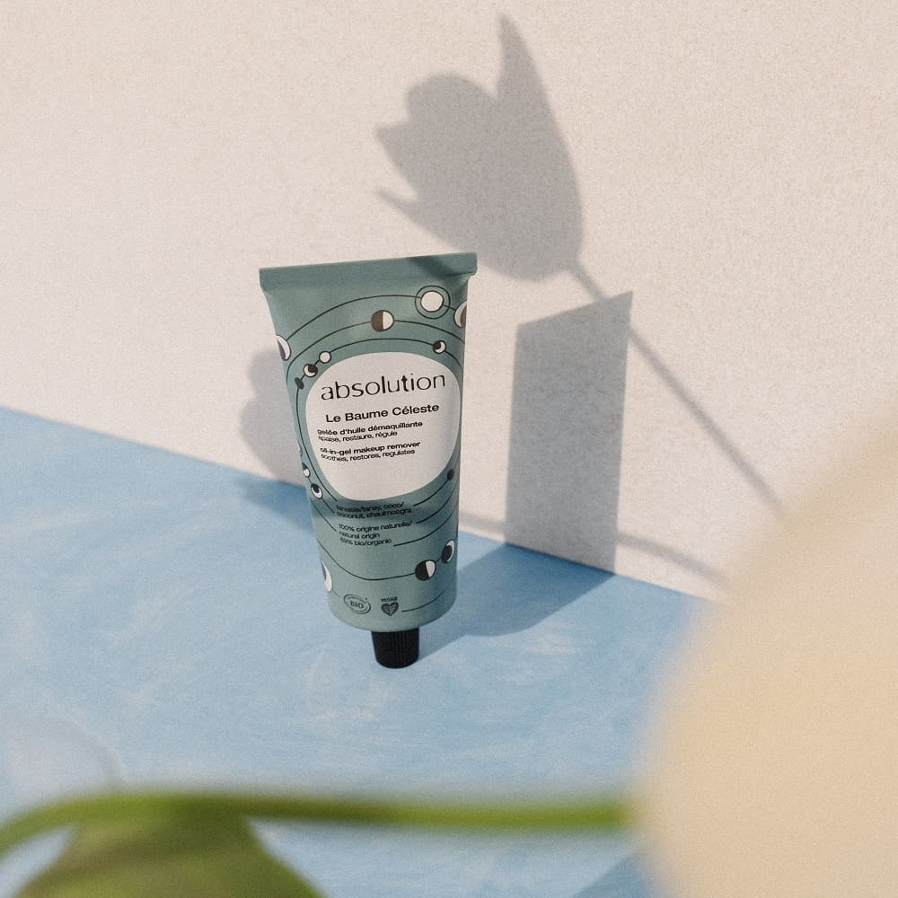 Baume démaquillant absolution se compose de Tanaisie annuelle, de l'huile de coco et de l'huile de Chaulmoogra.