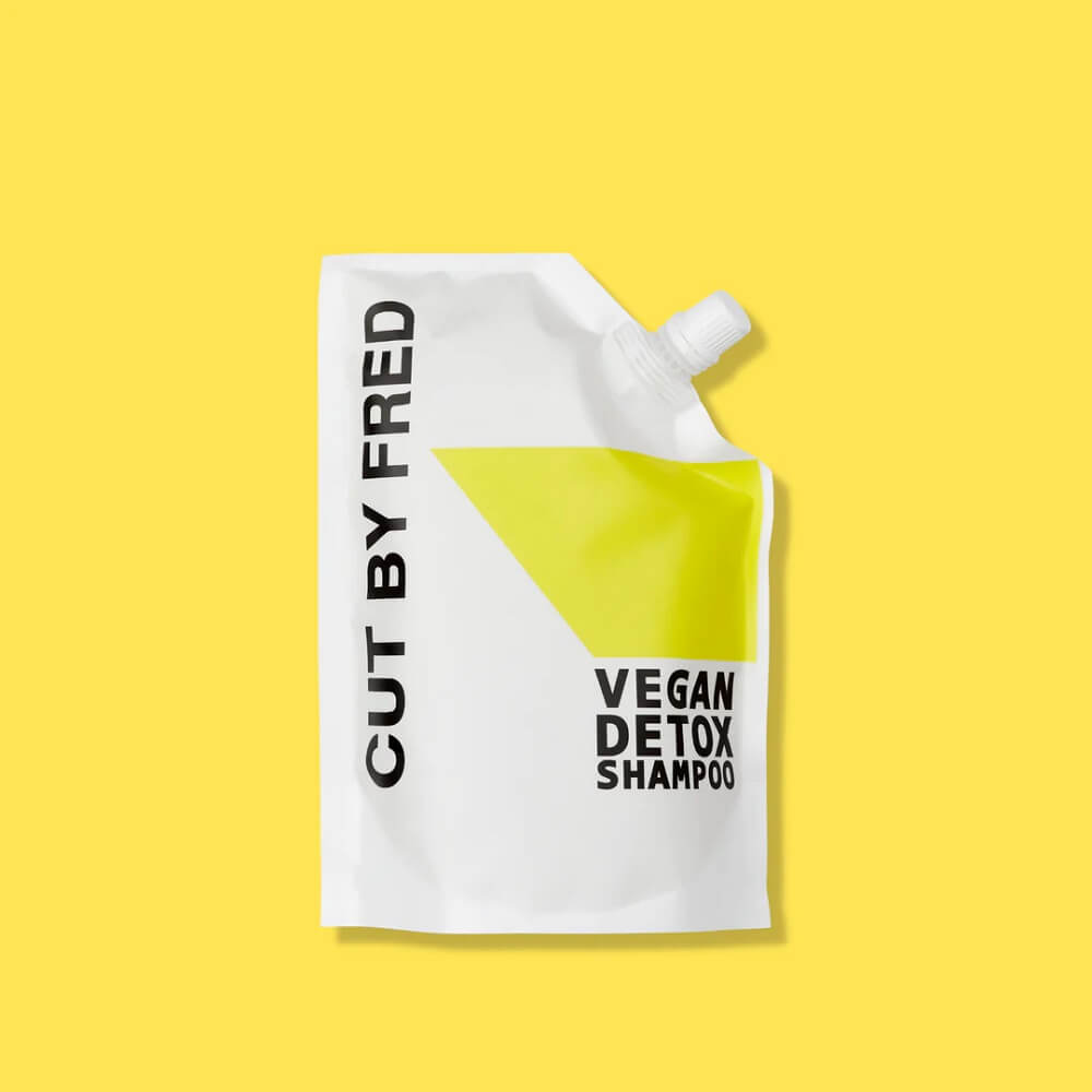 recharge shampoing vegan detox cut by fred sur fond jaune