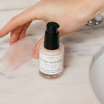 Le sérum collagène vegan dans une salle de bains