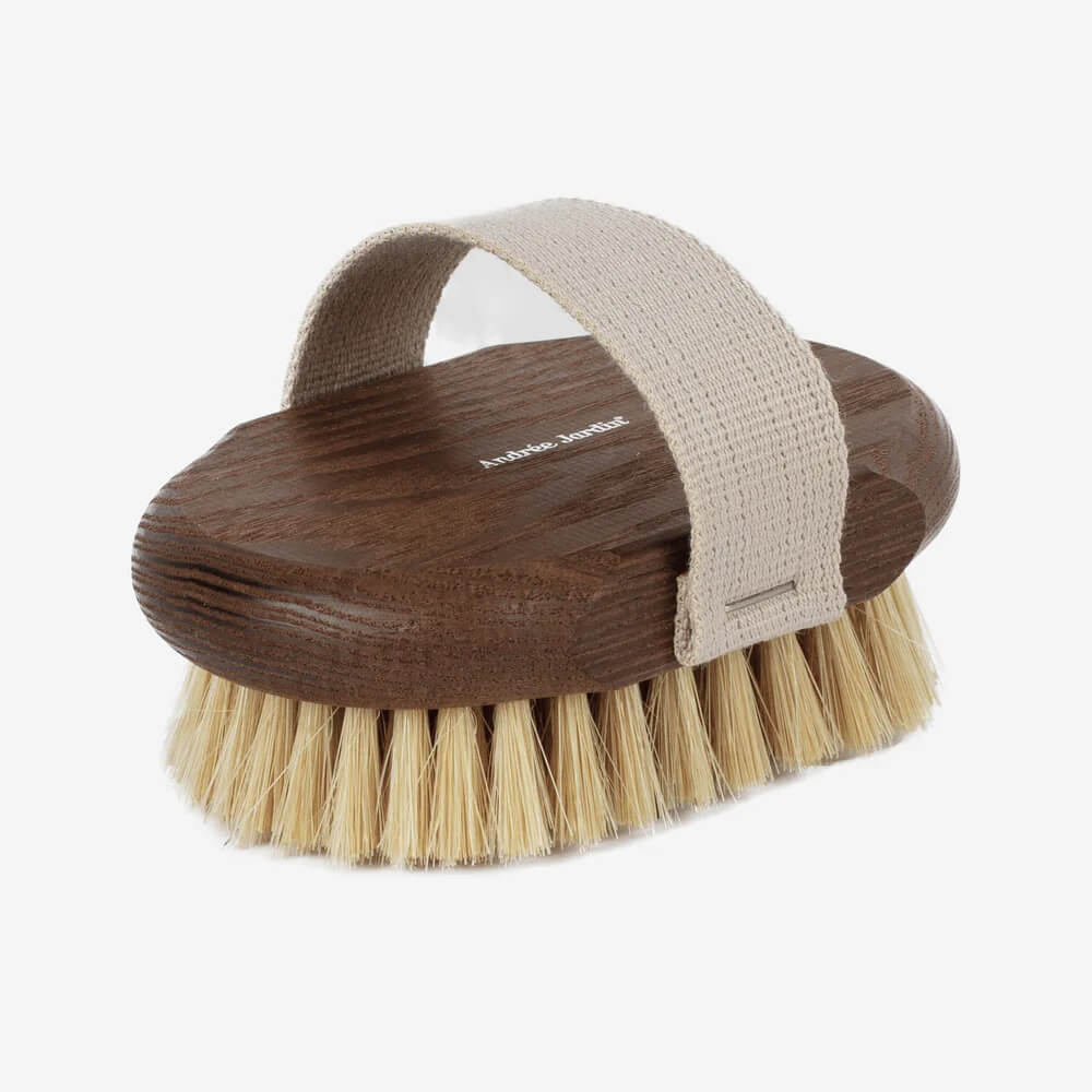 brosse de massage andrée jardin en frêne sur fond blanc