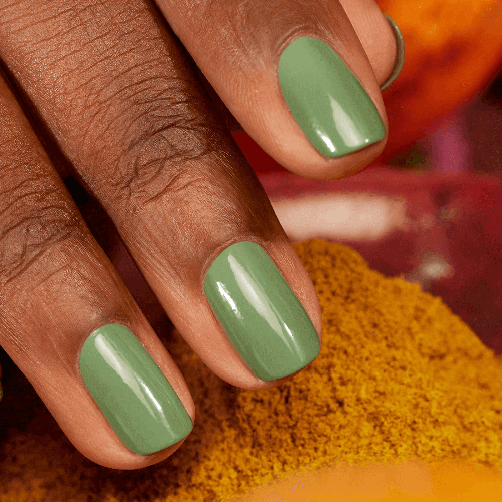 vernis green artichaud manucurist sur les ongles