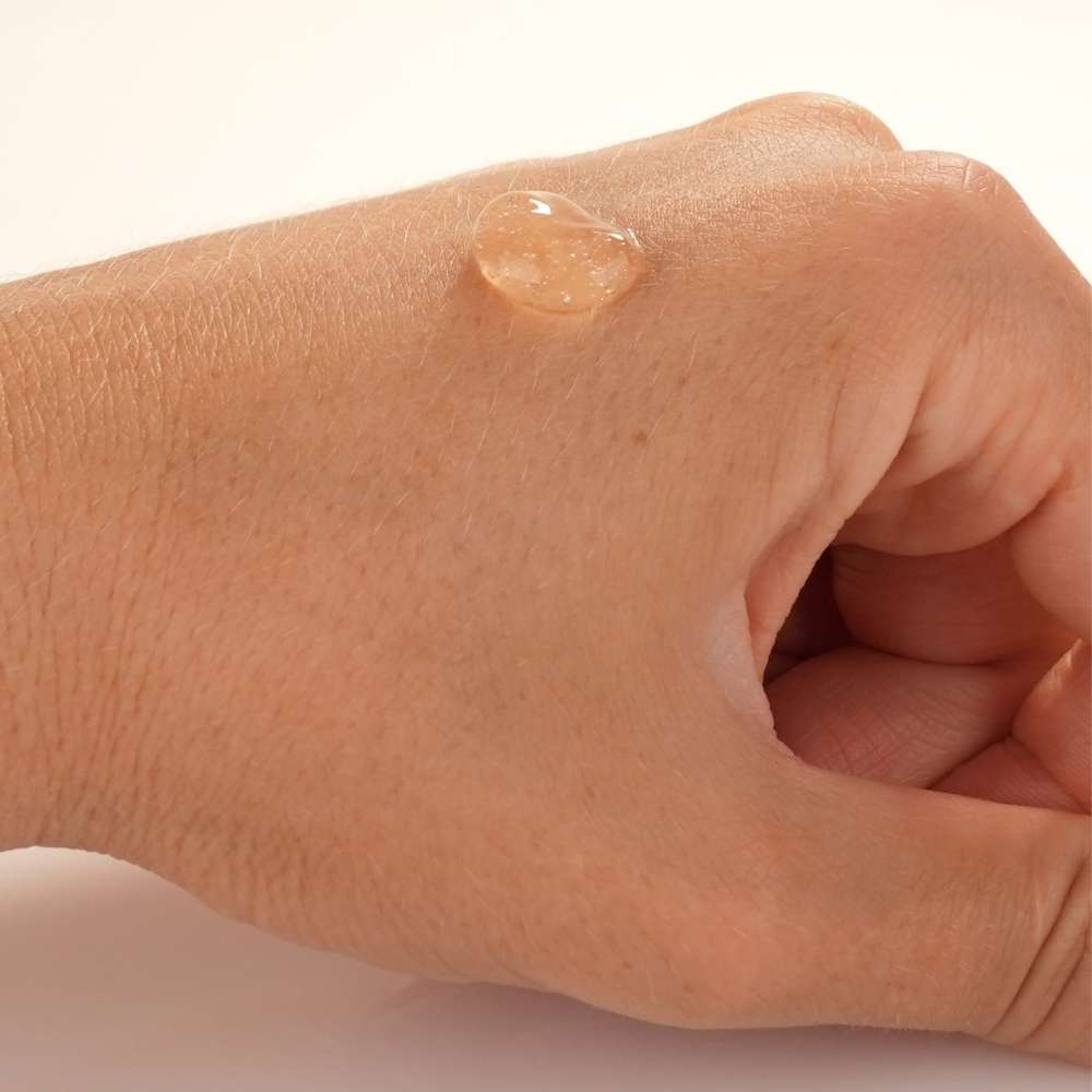 application sur le main de la Gelée ultra-hydratante La canopée