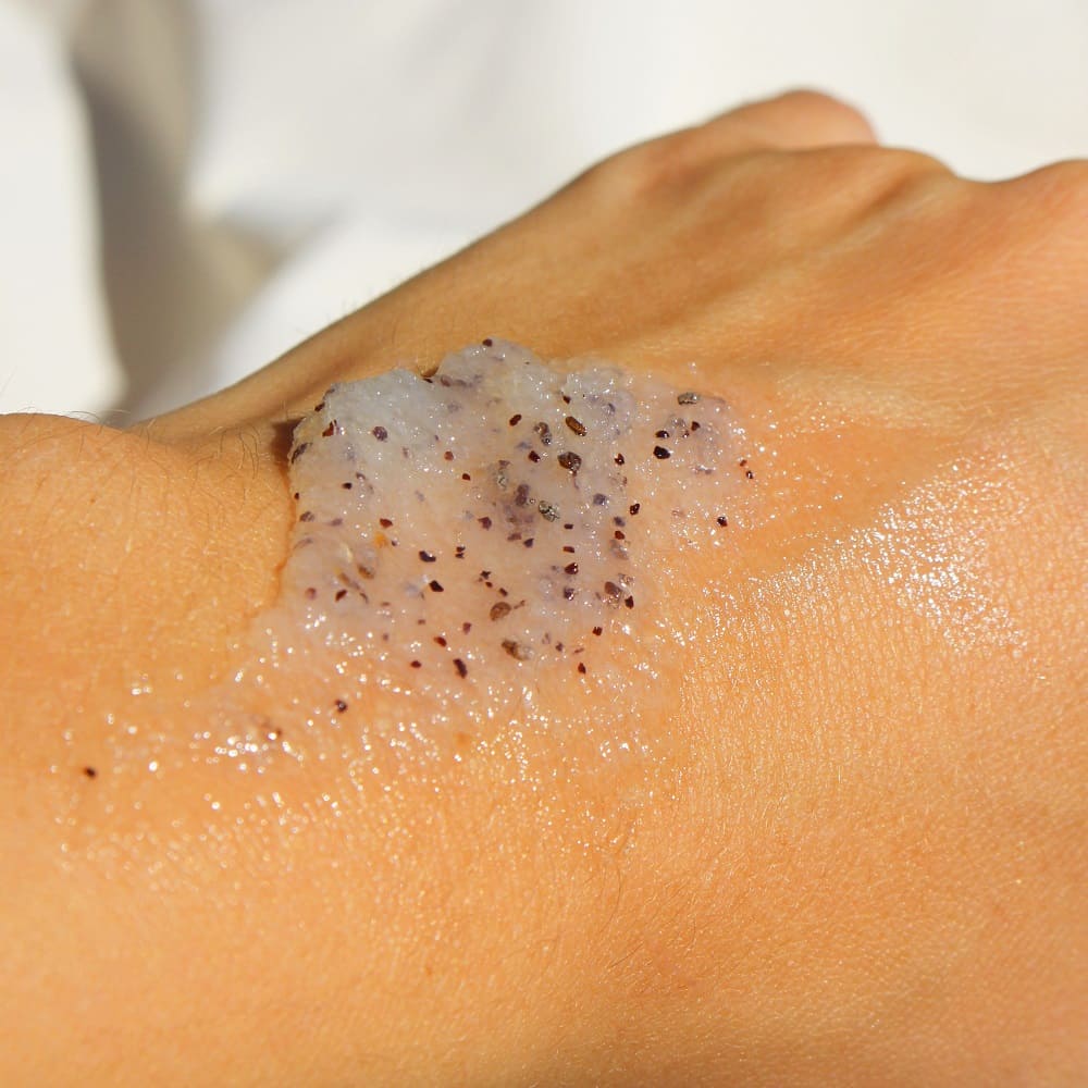 exfoliation fine avec des petites graine de chia