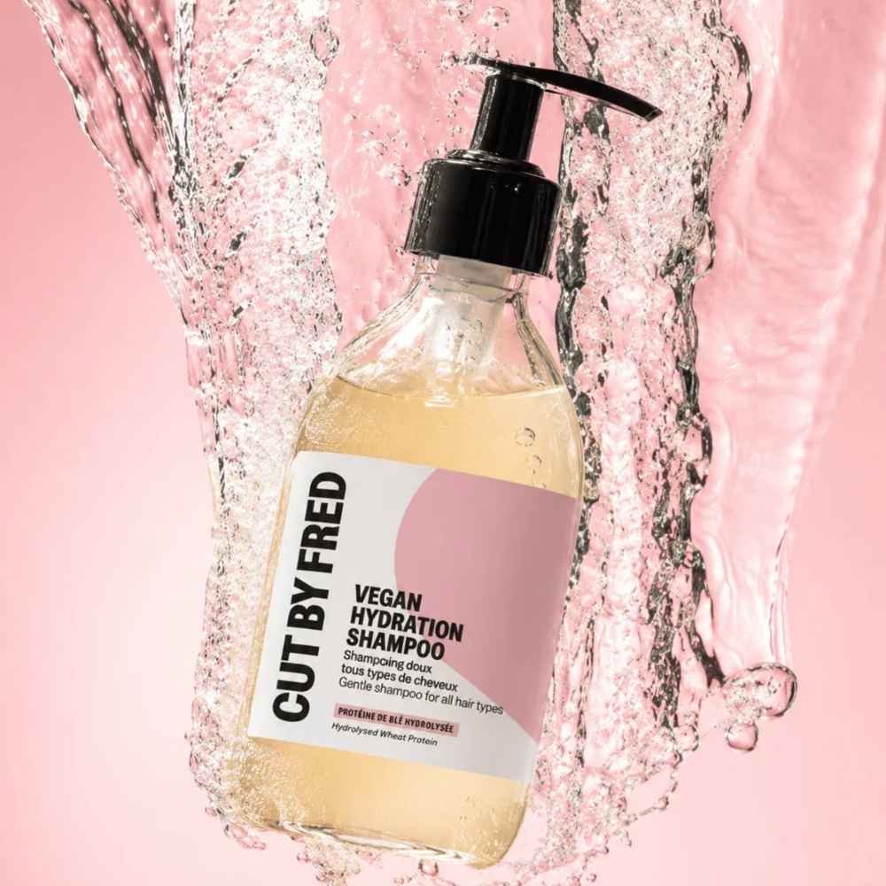 vegan hydratation shampoo cut by fred dans l'eau