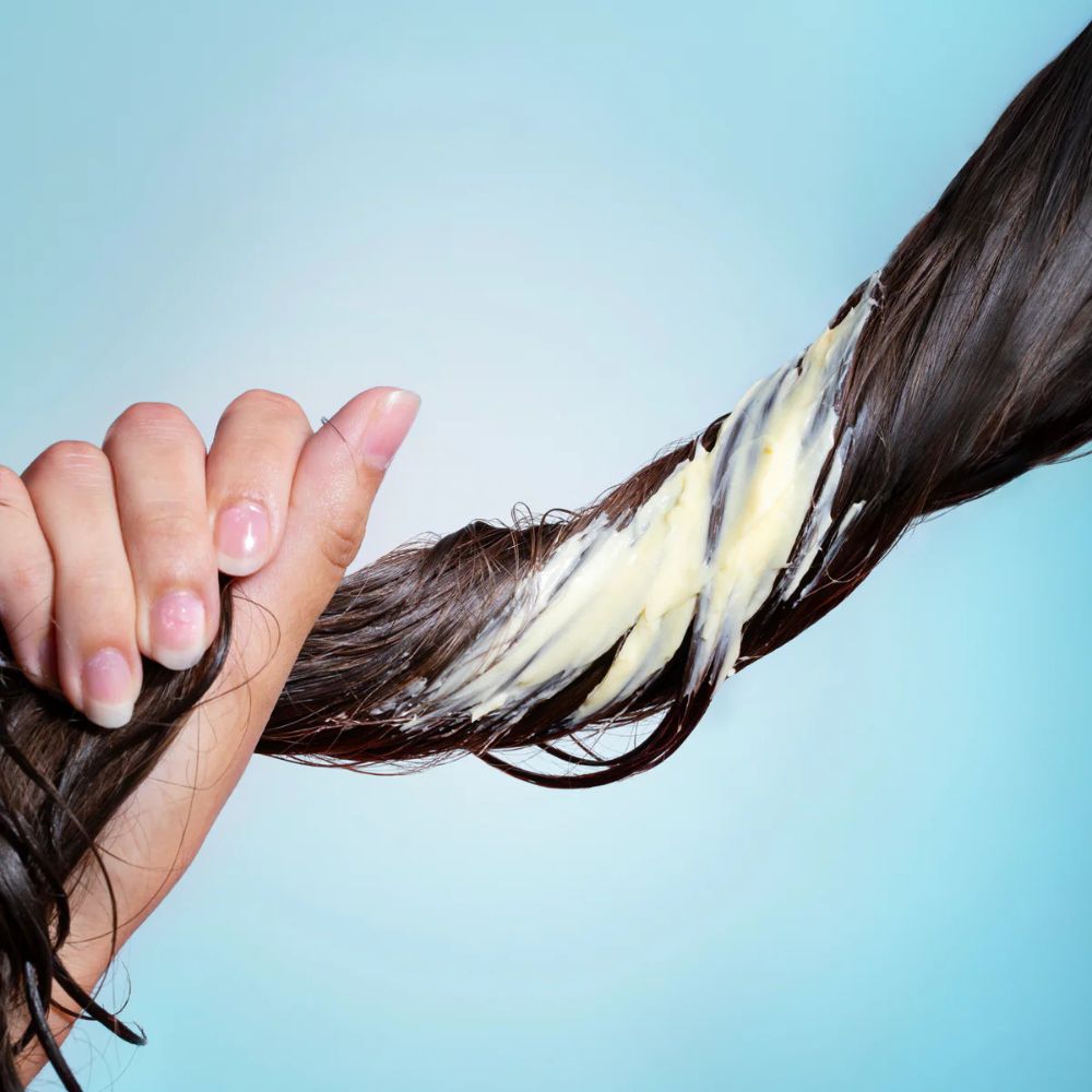 Application sur cheveux du Vegan Repair Mask de Cut by Fred