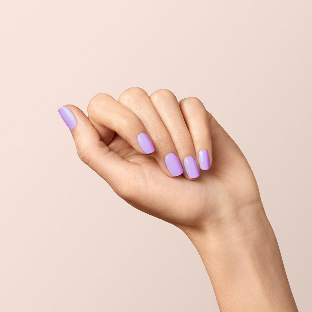 vernis manucurist lisa lilas sur les ongles