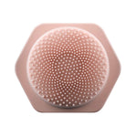 Zoom sur la tête de la brosse en forme de rosace de la brosse nettoyante visage L1 rose Lauvée Paris